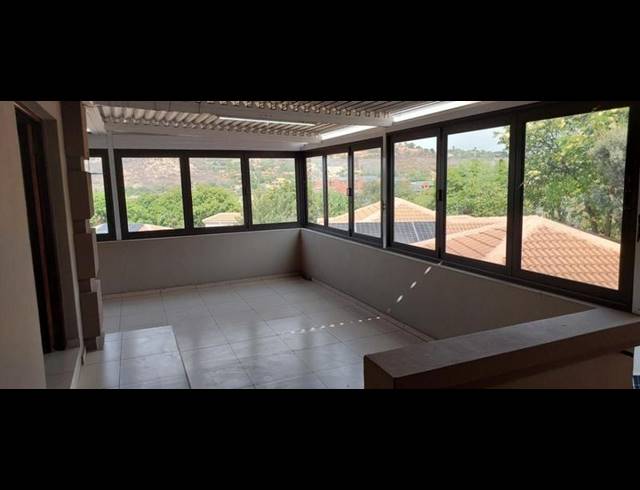 3 BEDROOM TOWNHOUSE FOR SALE IN GLENVISTA